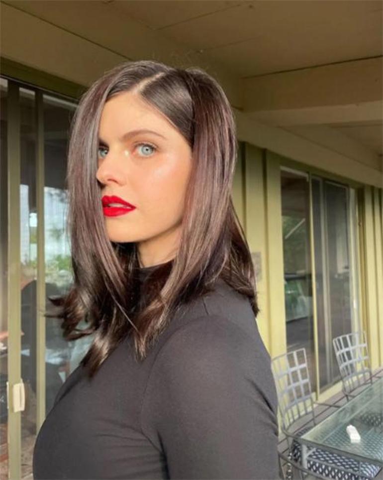 Alexandra Daddario'nun Anneliği: İlk Bebeğini Kucağına Aldı