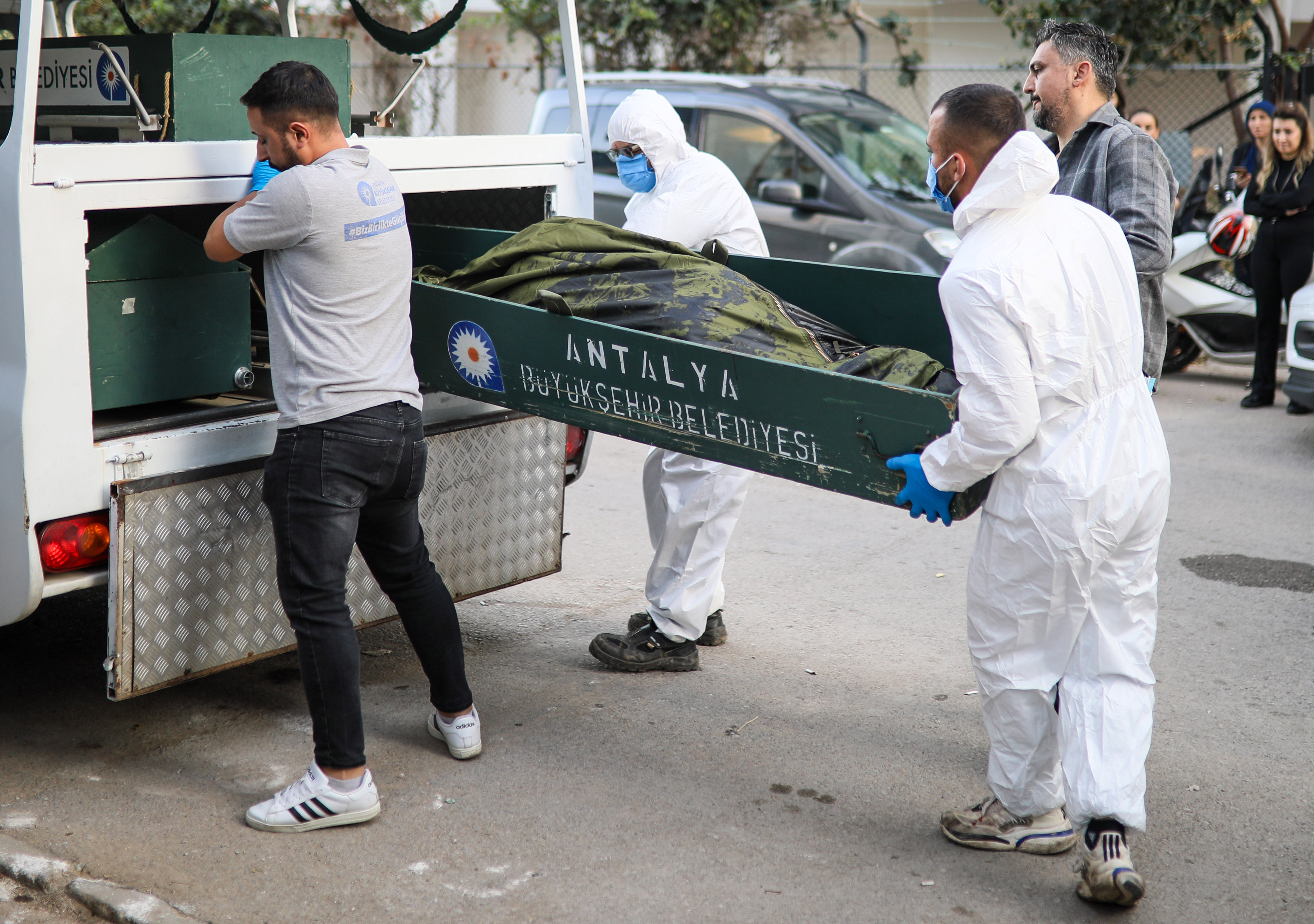 Antalya'da Üç Kardeşin Ölümü: İntihar Şüphesi