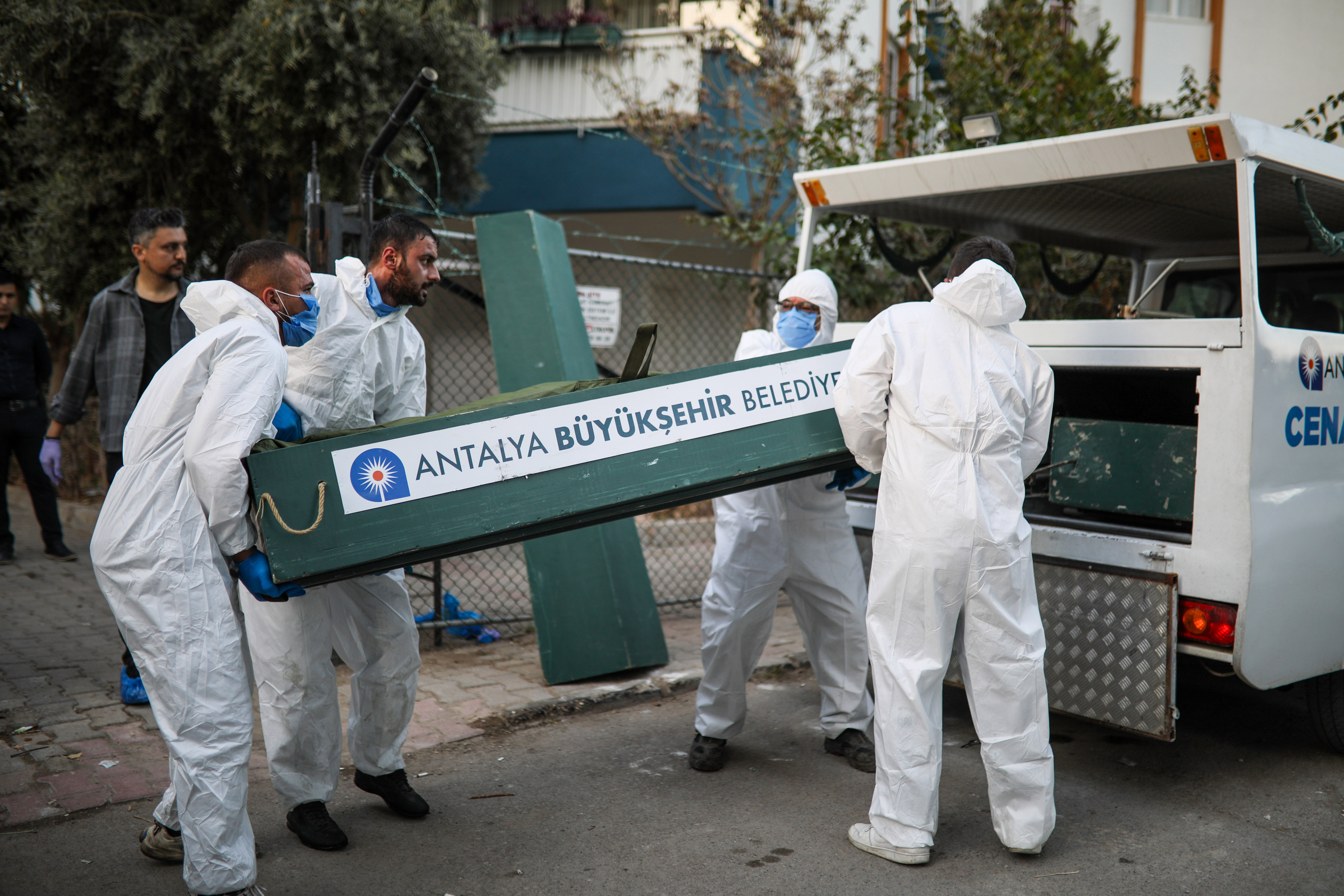 Antalya'da Üç Kardeşin Ölümü: İntihar Şüphesi