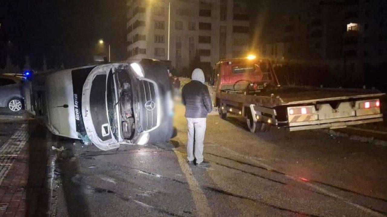 Bursa’da İşçi Servisi ile Otomobil Çarpıştı: 8 Yaralı