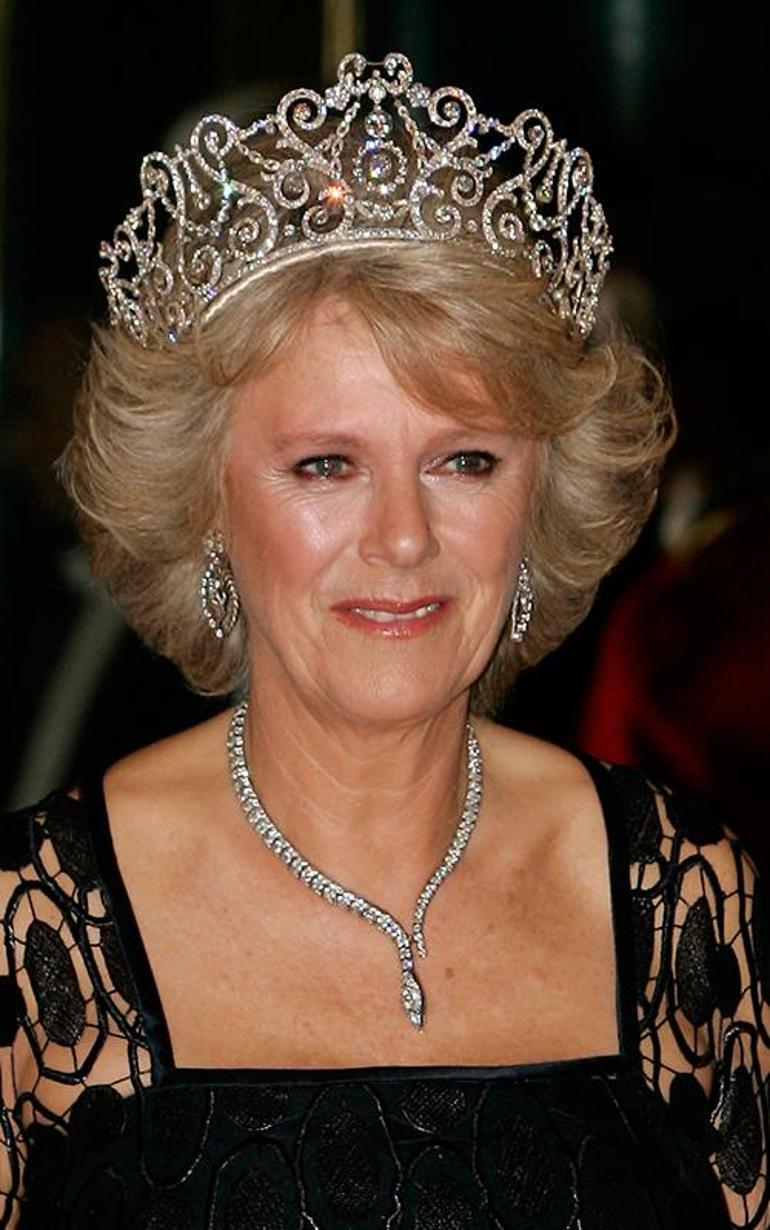 Camilla Parker Bowles: Kraliçe Olmanın Değişimi ve Taç Seçimleri