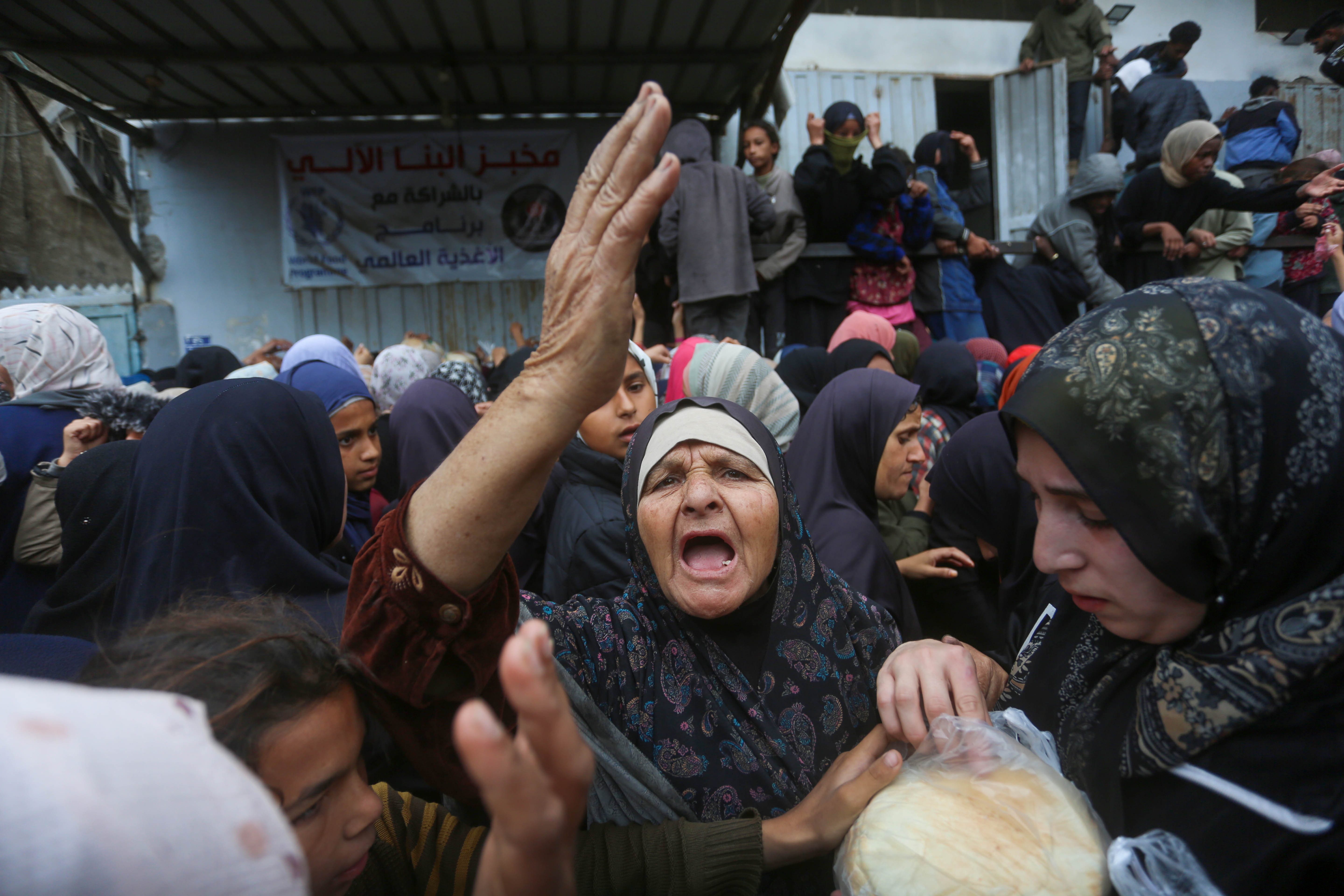 Deyr Belah'ta Ekmek Kuyruğu: Gıda Sıkıntısı ve Ekonomik Zorluklar