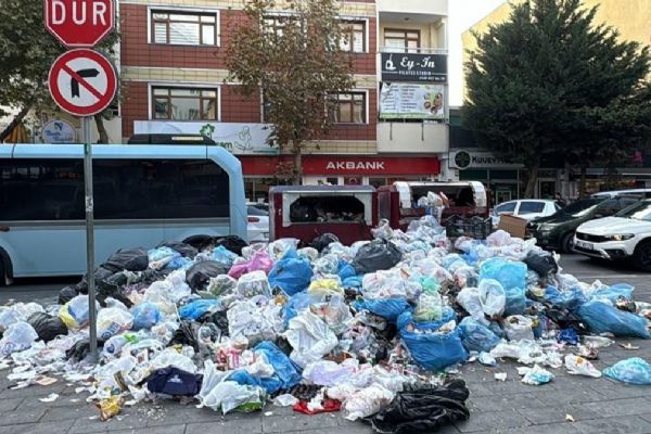 Kartal Belediyesi İşçileri Eylemde: Çöp Sorunu Halkı Rahatsız Ediyor