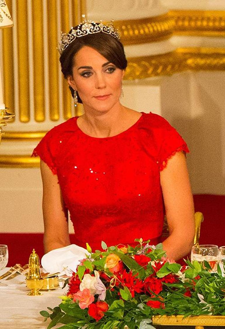 Kate Middleton: Kraliyet Ailesinin Parlayan Yıldızı