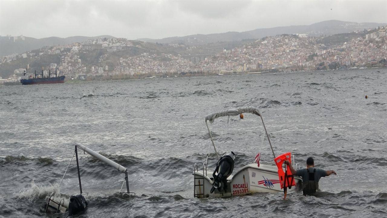 Kocaeli’de Fırtına ve Sağanak Yağışın Tekne Sahiplerine Etkisi