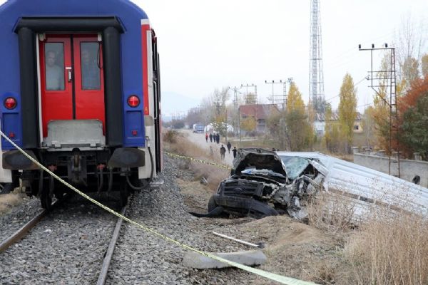 Muş’ta Tren Kazası: Kamyonet Sürücüsü Hayatını Kaybetti