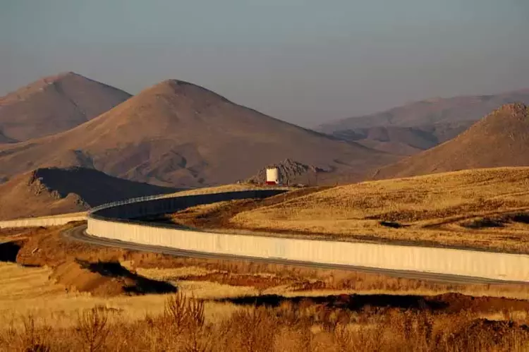 Türkiye-İran Sınırında Güvenlik Önlemleri ve Beton Duvar Projesi