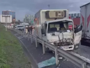 Bağcılar TEM Otoyolu’nda Zincirleme Kaza: 1 Yaralı