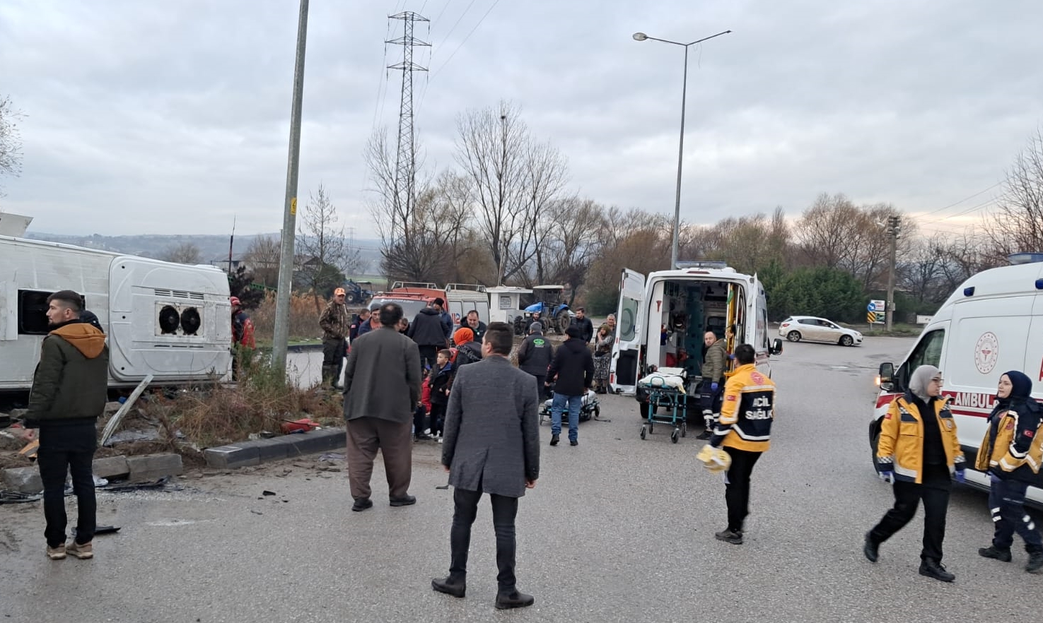 Balıkesir'de Okul Servisi ve TIR Çarpıştı: 28 Yaralı