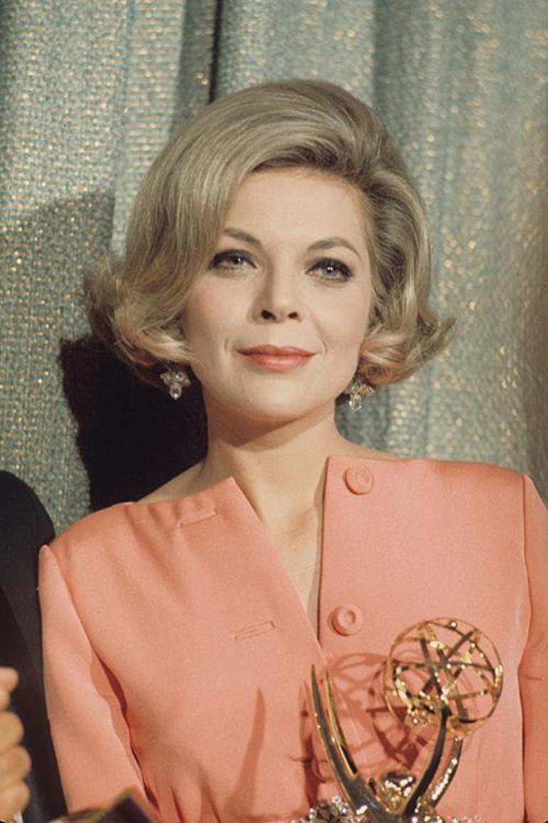 Barbara Bain: Televizyonun Parlayan Yıldızı ve Görevimiz Tehlike'nin Efsanesi