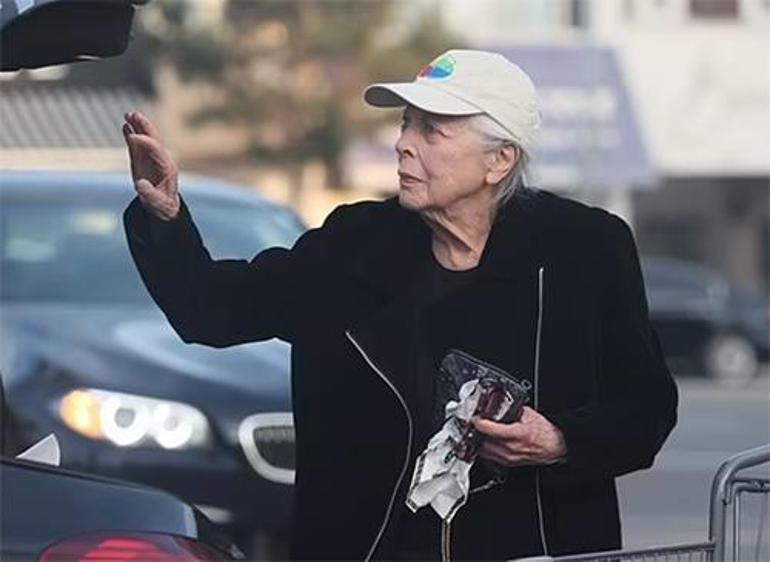 Barbara Bain: Televizyonun Parlayan Yıldızı ve Görevimiz Tehlike'nin Efsanesi