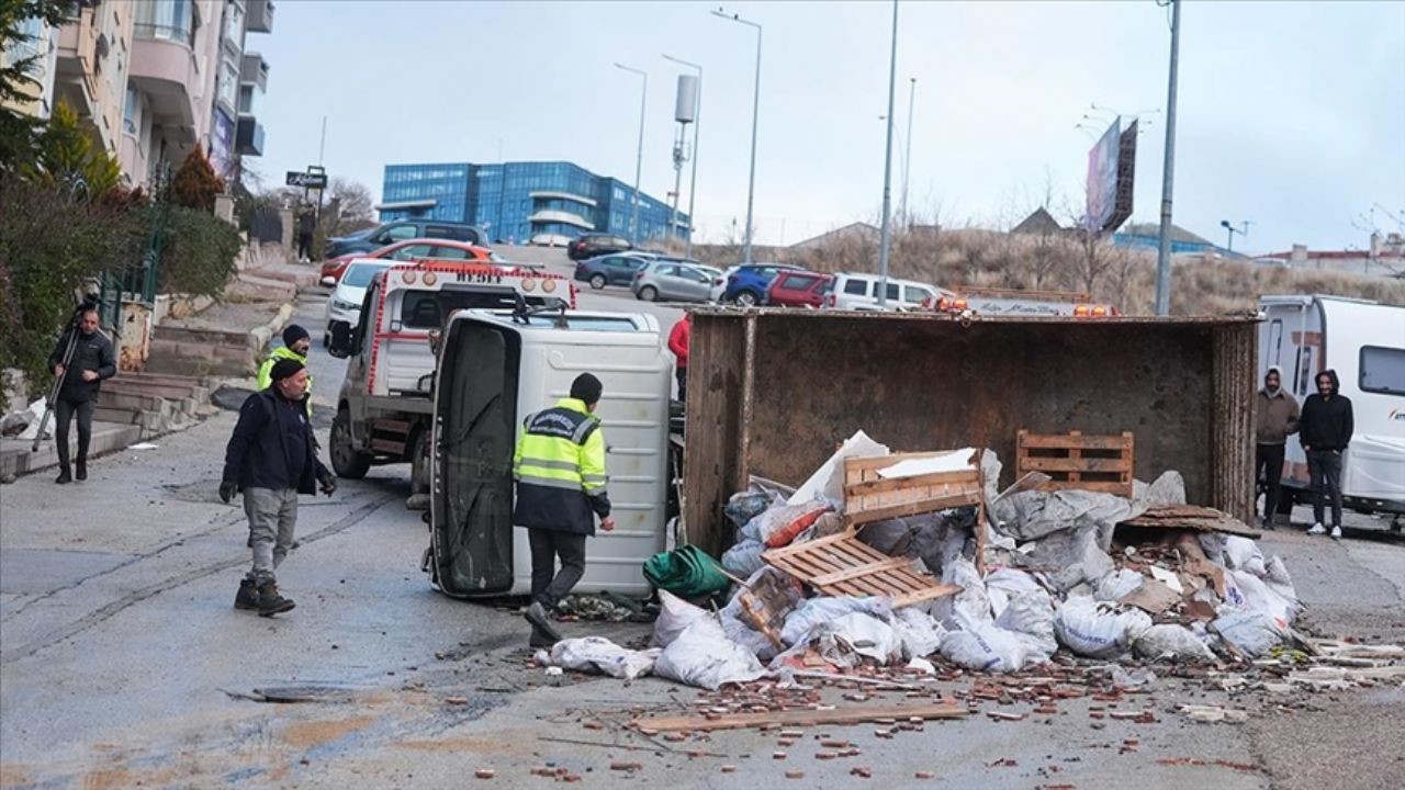 Başkentte Hafriyat Kamyonu Kazası: 11 Araç Hasar Gördü