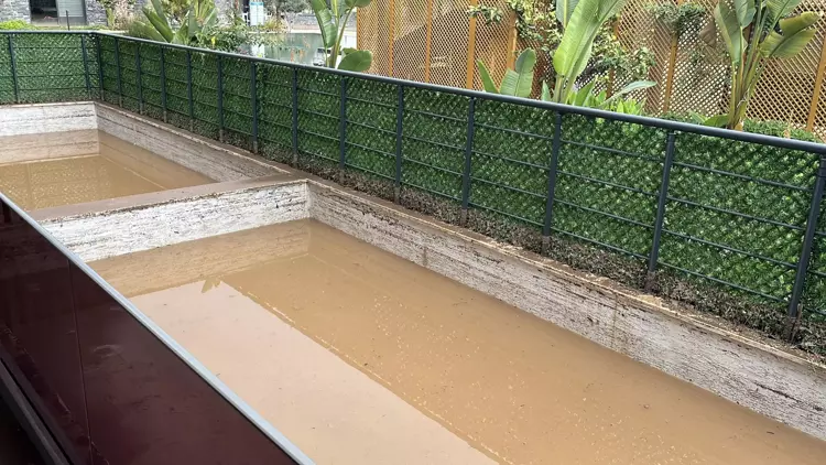 Bodrum'da Şiddetli Sağanak Yağış Sonrası Su Baskınları ve Temizlik Çalışmaları