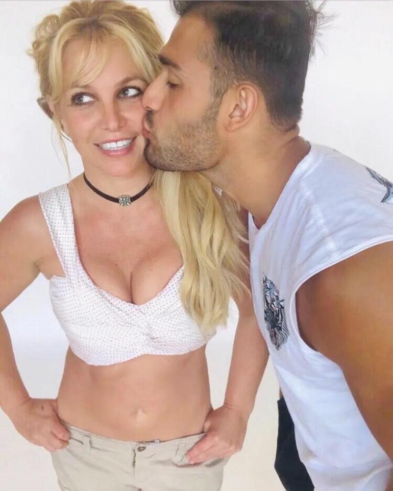 Britney Spears 43. Yaşına Bekar Girdi