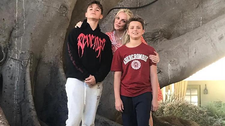 Britney Spears’ın Yeni Yılı Oğullarıyla Birlikte Kutlaması