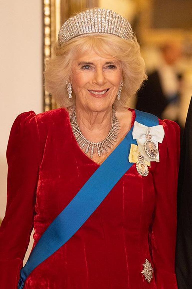 Camilla Parker Bowles ve Kraliyet Ailesinin Değişen Dinamikleri