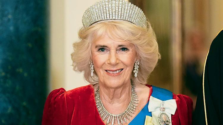 Camilla Parker Bowles ve Kokoşnik Tacı: Kraliyet Ailesinin Değişen Dinamikleri