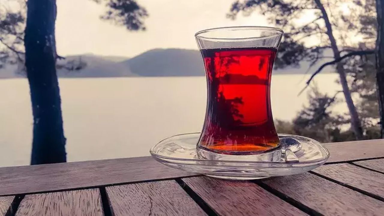 Çayın Lezzetini Artırmanın Sırrı: Limonun Faydaları