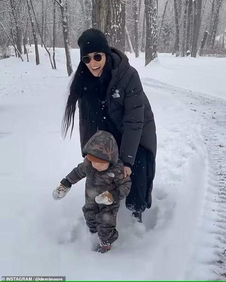 Demi Moore ve Ailesinin Yılbaşı Kutlaması