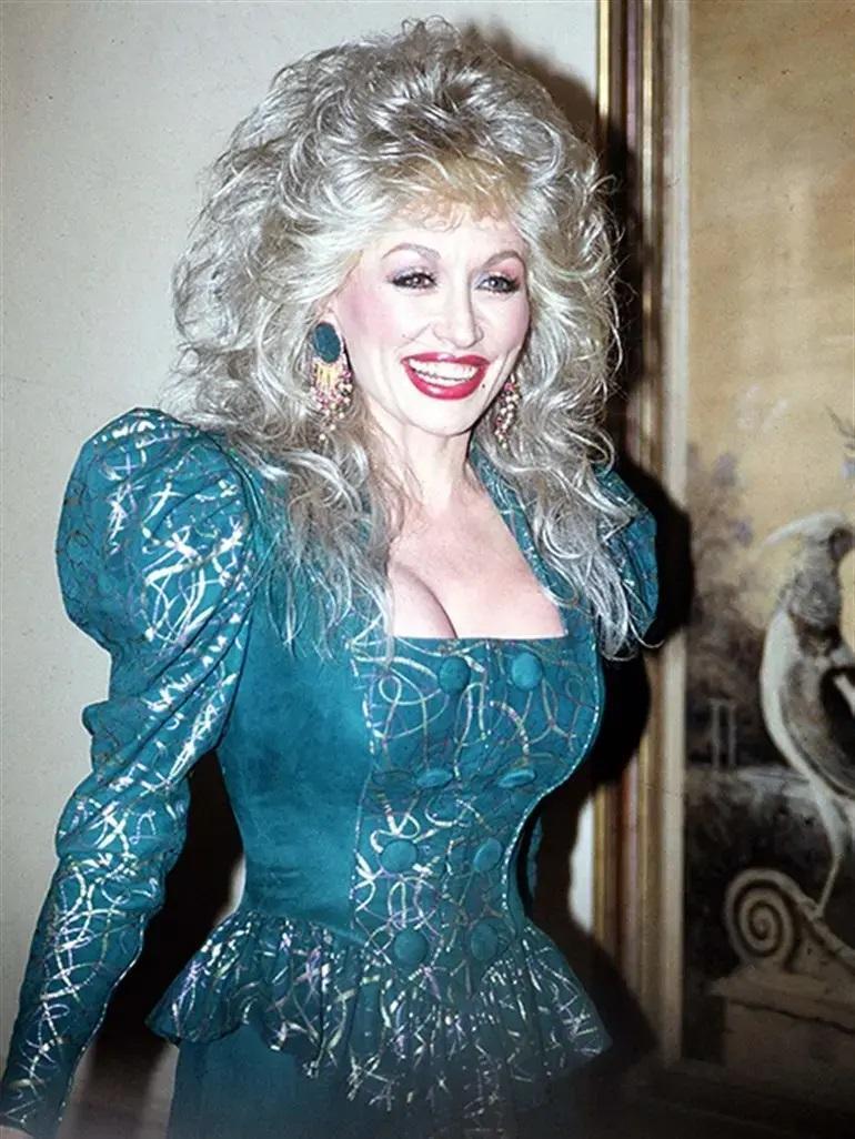 Dolly Parton: Efsanevi Kariyeri ve Mutlu Evliliğinin Sırları