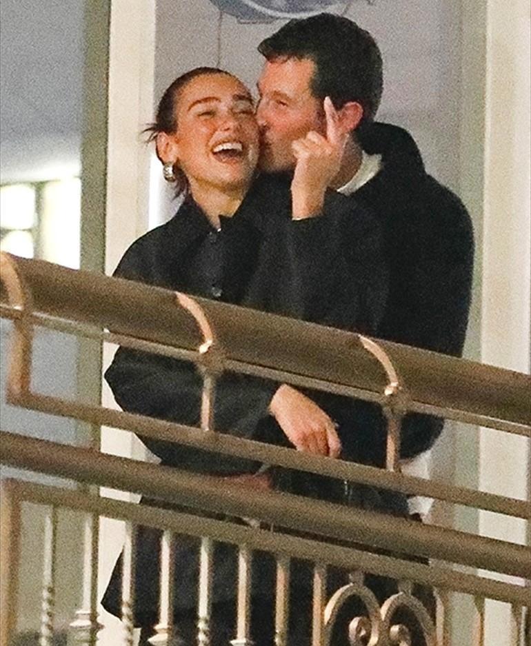 Dua Lipa ve Callum Turner'ın Aşkı