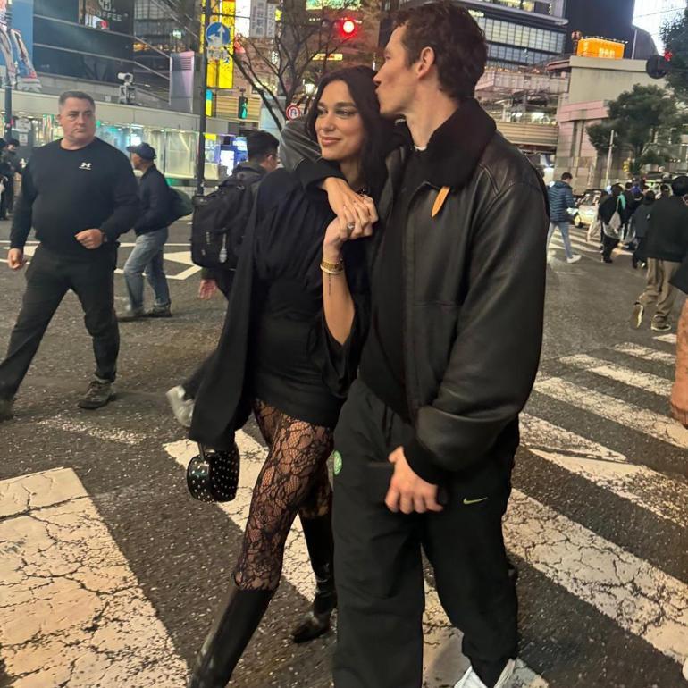 Dua Lipa ve Callum Turner'ın Aşk Hikayesi