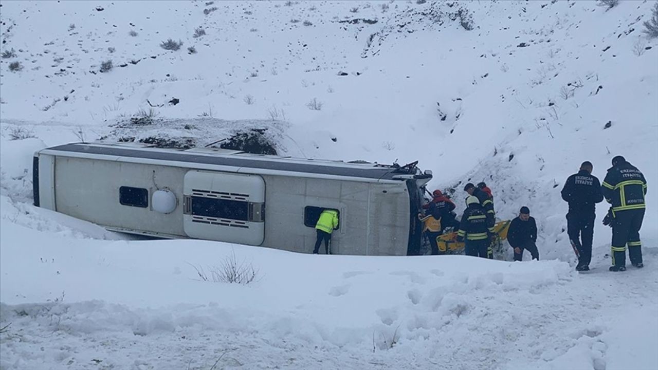 Erzincan-Sivas Kara Yolunda Yolcu Otobüsü Devrildi