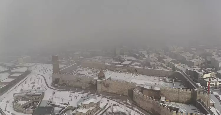 Erzurum'da Yoğun Sis Etkisi Sürüyor