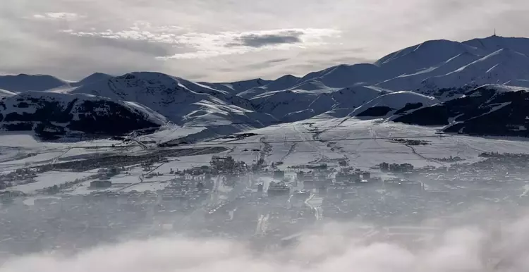 Erzurum'da Yoğun Sis, Tarihi Yapılar Görünmez Hale Geldi