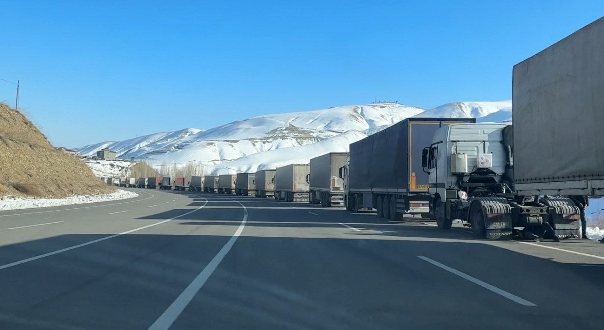 Esendere Sınır Kapısı'nda TIR Kuyruğu Sorunu ve Çözüm Beklentisi