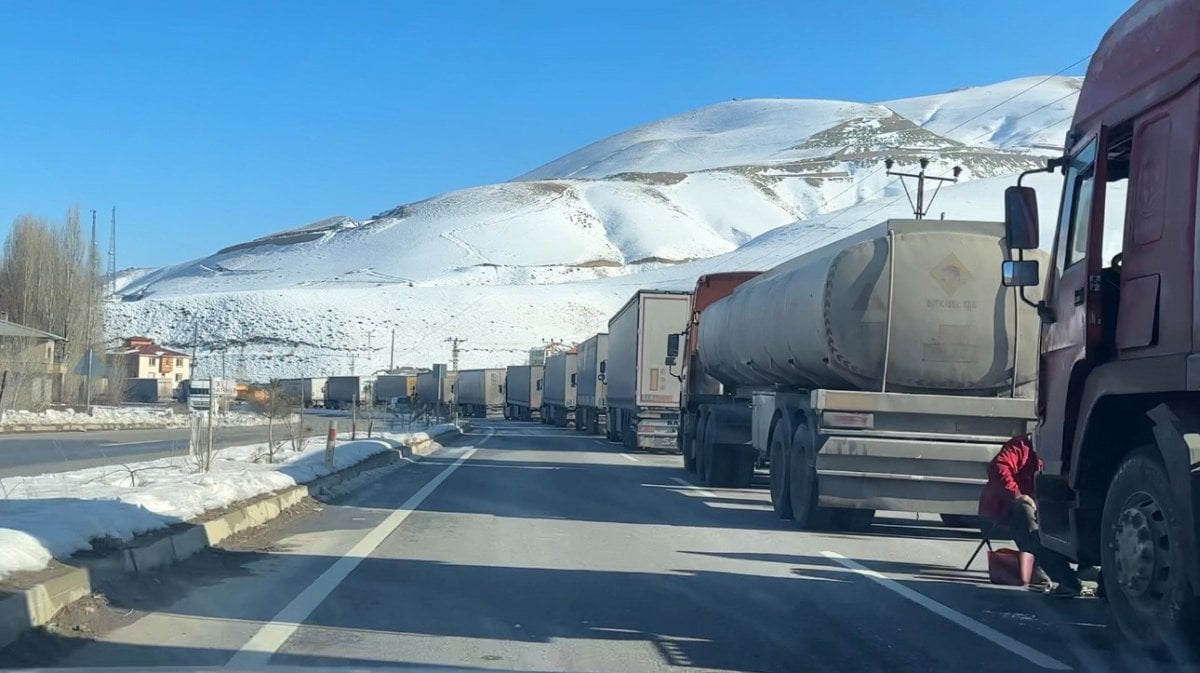 Esendere Sınır Kapısı'nda TIR Kuyruğu Sorunu ve Çözüm Beklentisi