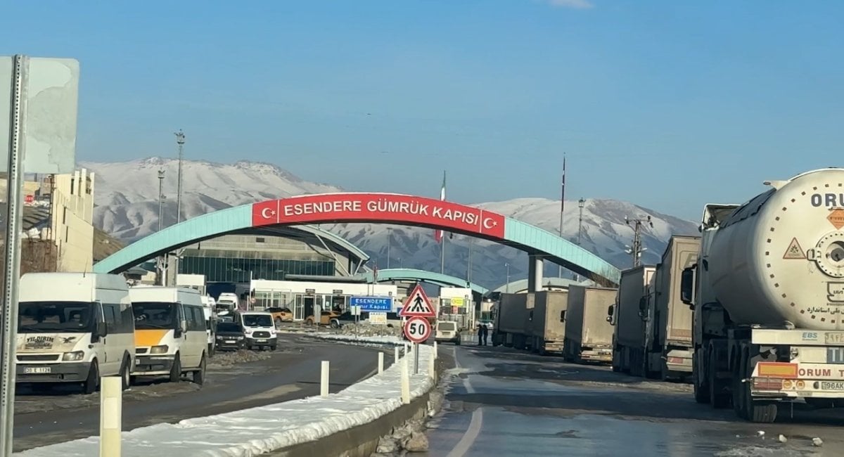 Esendere Sınır Kapısı'nda TIR Kuyruğu Sorunu ve Çözüm Beklentisi