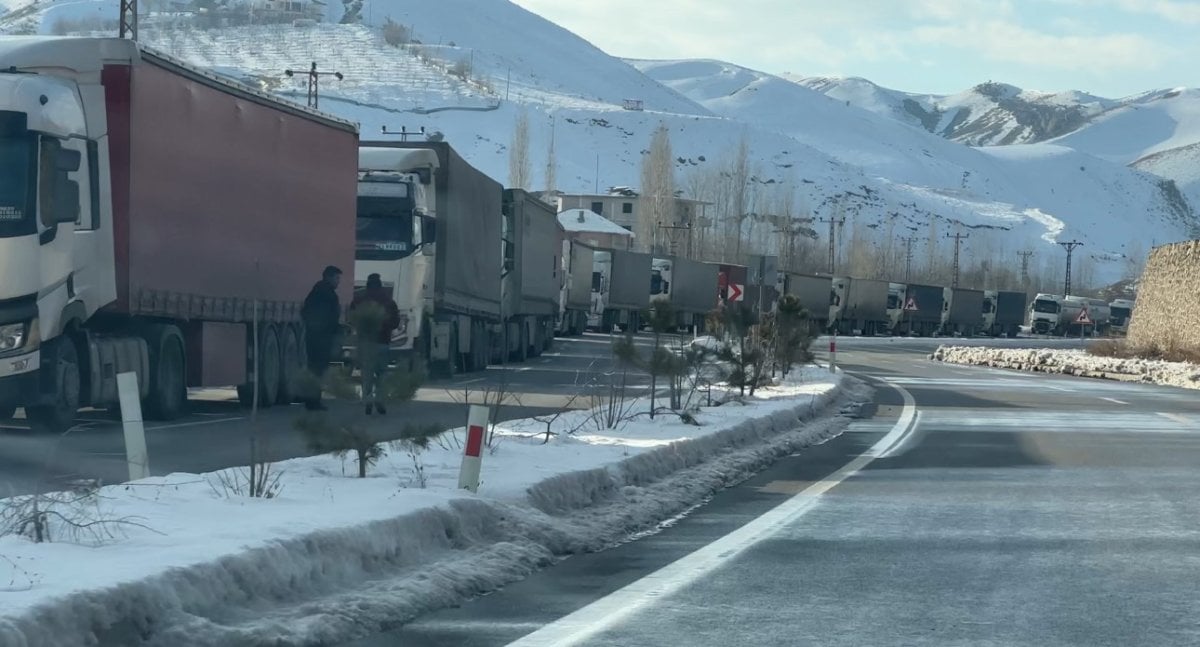 Esendere Sınır Kapısı'nda TIR Kuyruğu Sorunu ve Çözüm Beklentisi