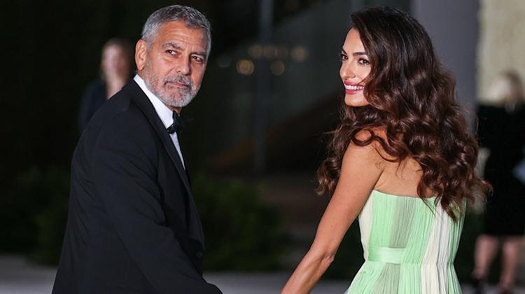 George ve Amal Clooney’in Evliliğinde Gerilim: Siyasi Destek ve Broadway Projesinin Etkileri