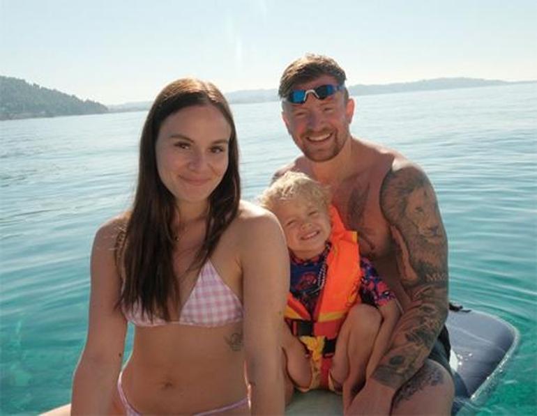 Holly Ramsay ve Adam Peaty'nin Nişan Yüzüğü: Sarı Elmas ve Aile Hayalleri