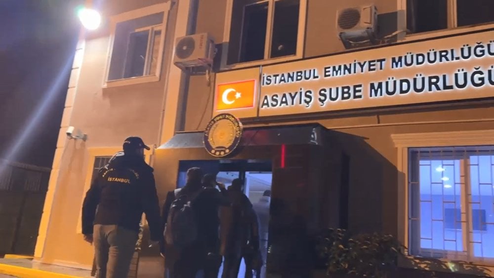 İstanbul'da Cinsel İçerikli Parti Operasyonu: 25 Gözaltı