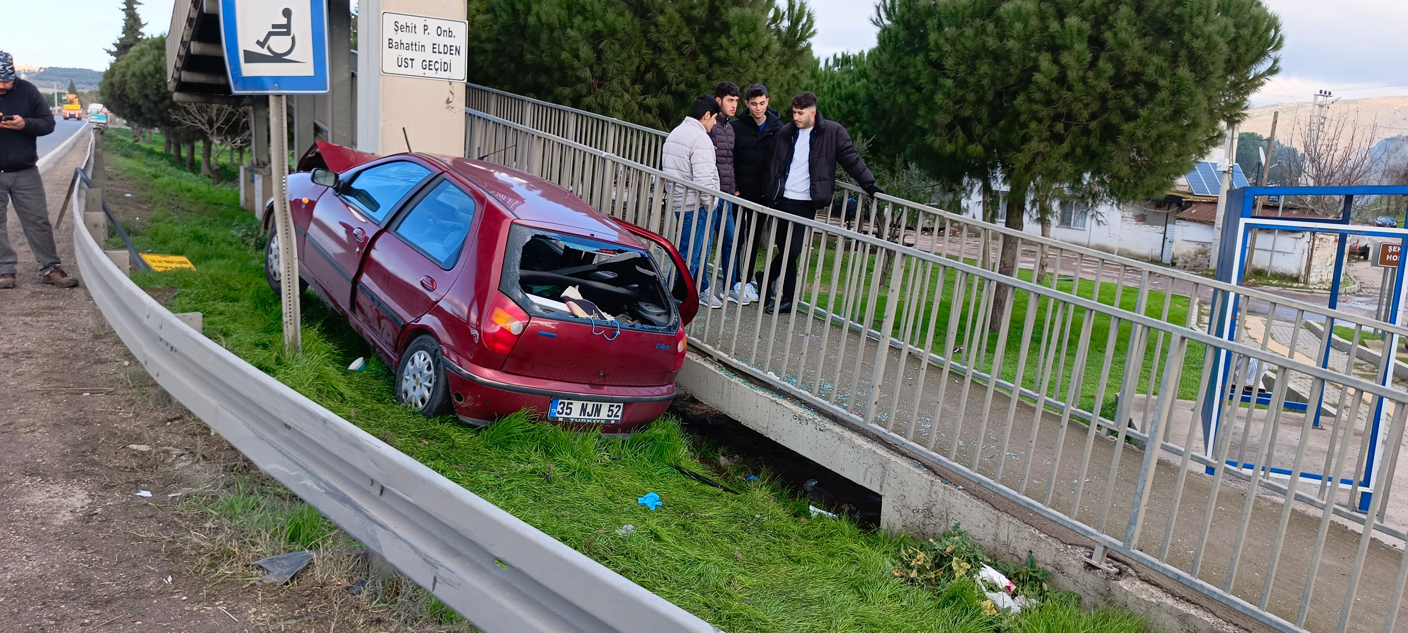 İzmir - Çanakkale Kara Yolunda Feci Kaza: 1 Ölü, 1 Yaralı