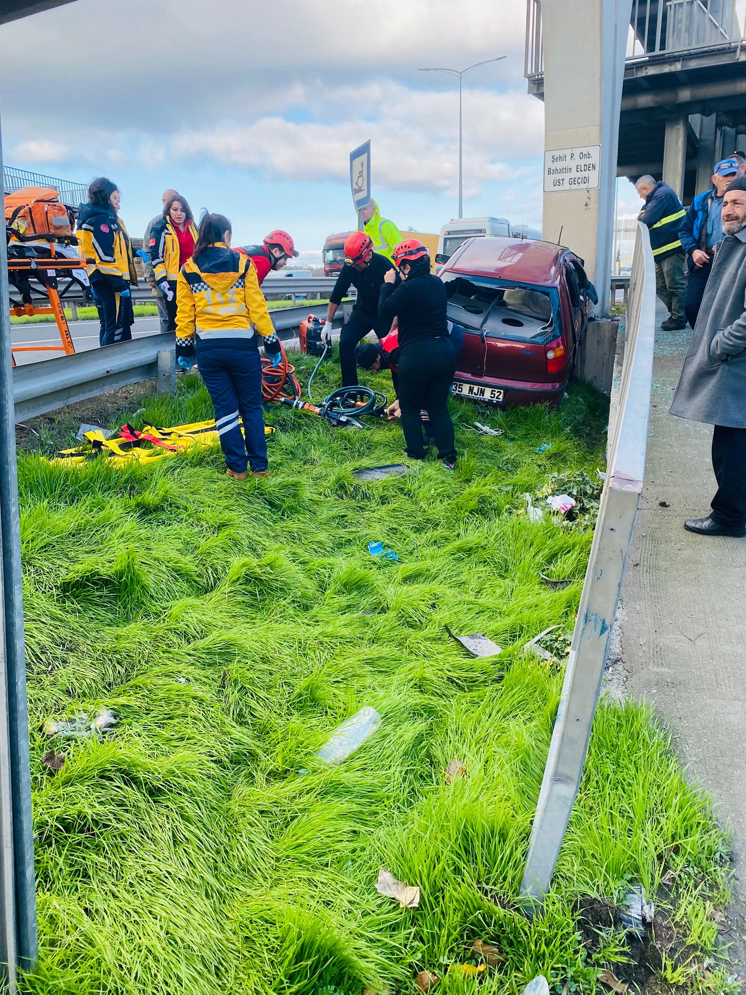 İzmir - Çanakkale Kara Yolunda Feci Kaza: 1 Ölü, 1 Yaralı