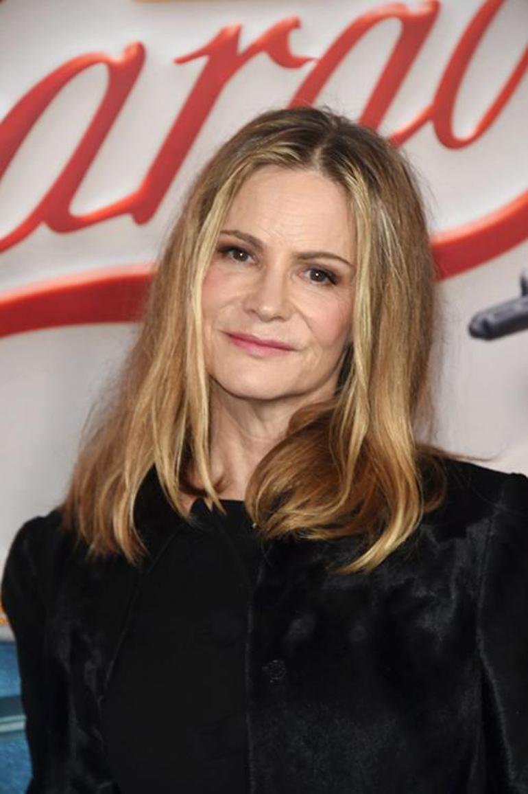 Jennifer Jason Leigh ve Bridget Fonda'nın Unutulmaz Filmi: Genç Bekar Bayan Aranıyor