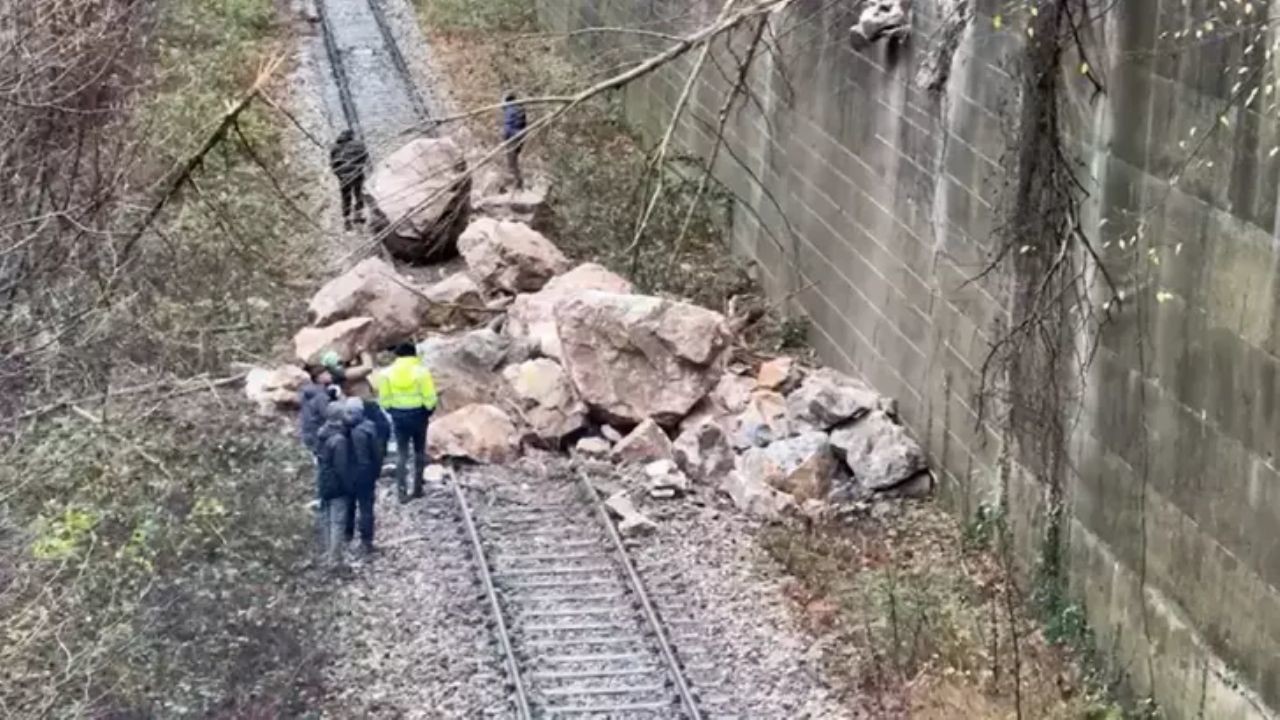 Karabük-Zonguldak Demir Yolunda Meydana Gelen Heyelan