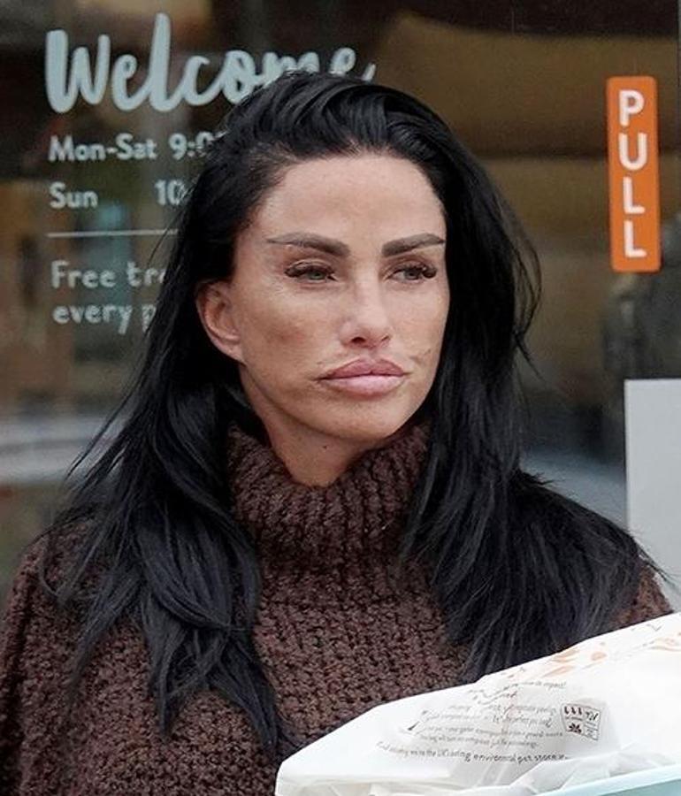 Katie Price'ın Borçları ve Malikanesi