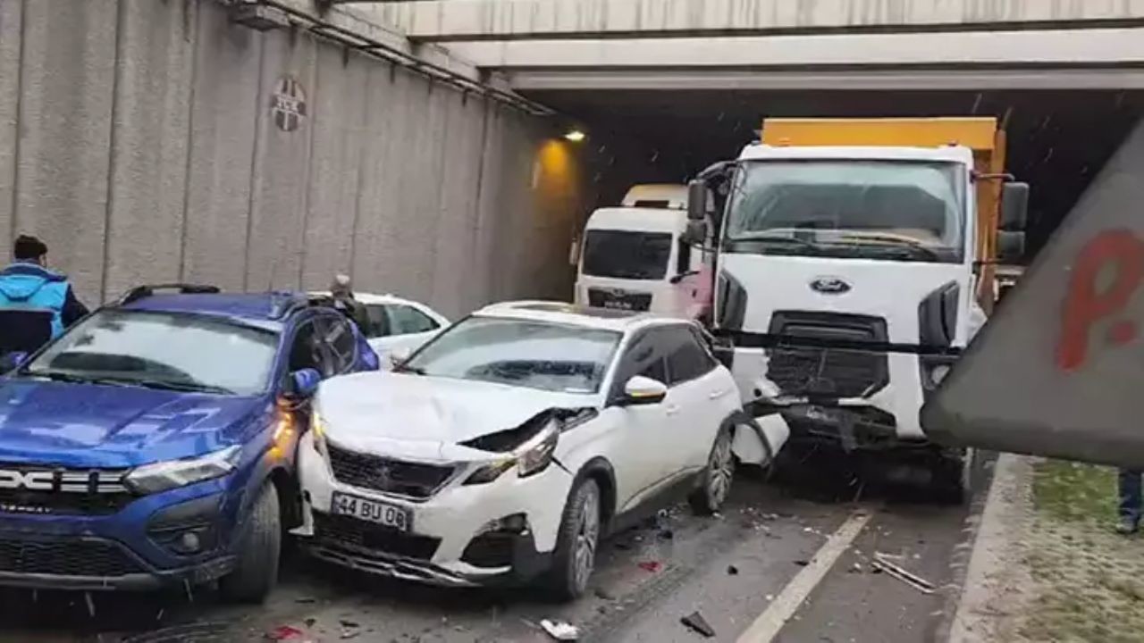 Malatya’da 7 Araçla Zincirleme Kaza: 6 Yaralı