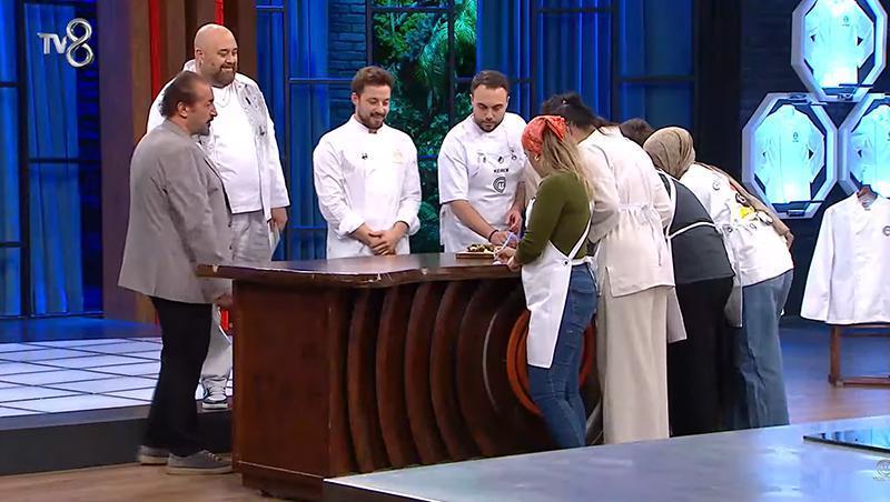 MasterChef Türkiye'de İlk Ceket Beyza'nın Oldu!