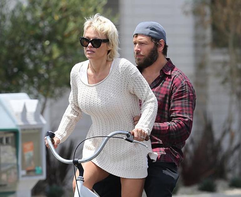 Pamela Anderson'ın Çalkantılı Hayatı ve Evlilikleri