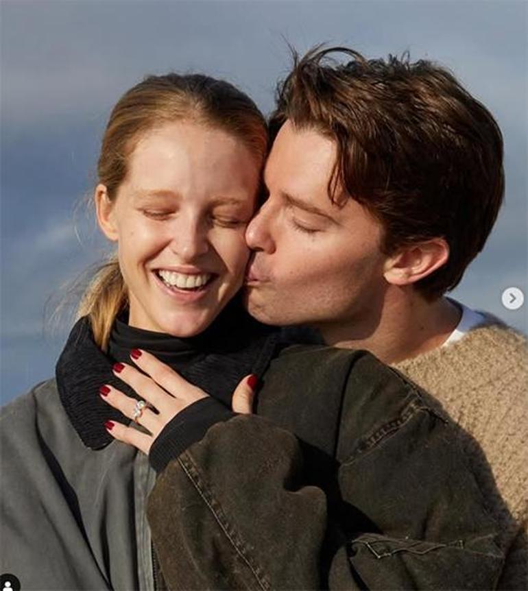 Patrick Schwarzenegger ve Abby Champion'ın Nişan Yıldönümü Kutlaması