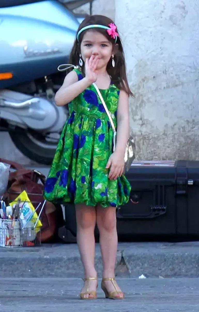 Suri Cruise: Hollywood'un Hüzünlü Bebeği ve Milyoner Genç Kızı