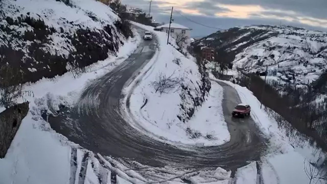 Trabzon’da Minibüsün Dereye Yuvarlandığı Kaza: 1 Ölü, 1 Yaralı