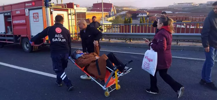 Turgutlu'da Servis Midibüsü TIR'a Çarptı: 22 Yaralı