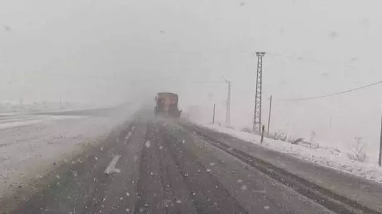 Van’da Kar Yağışı Etkisi: 163 Yerleşim Yeri Ulaşıma Kapandı