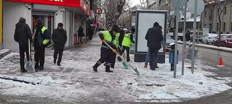 Van’da Yoğun Kar Yağışı Etkili Oldu